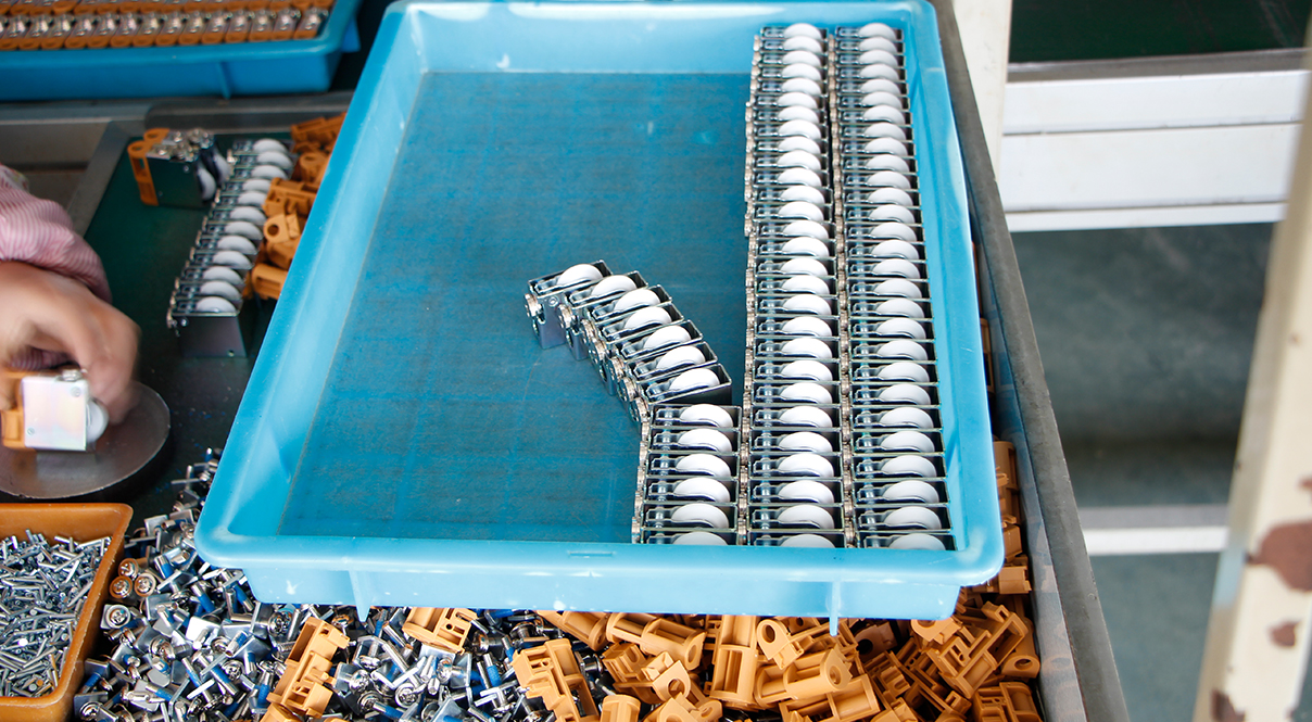 Strict process control with advanced surface treatment, precision polishing, and heat treatment.
