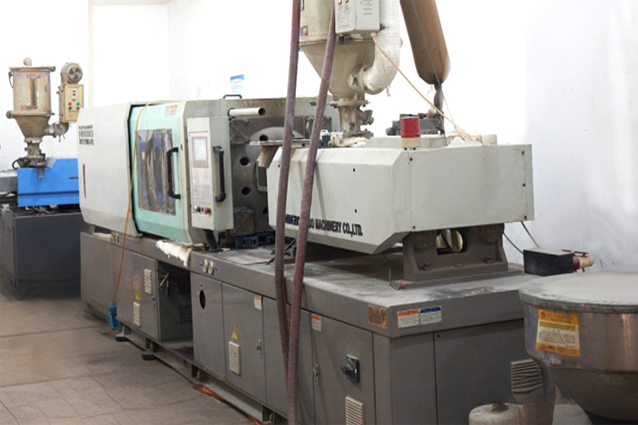 Injection Molding Machine